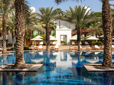 How to Save Money When Booking a Pesach Program