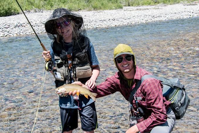 Fly Fishing: A Complete Guide for Beginners and Outdoor Enthusiasts